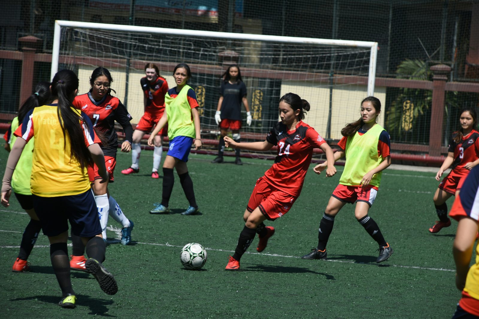 问鼎娱乐 · 体育栏目服务配图（示意）